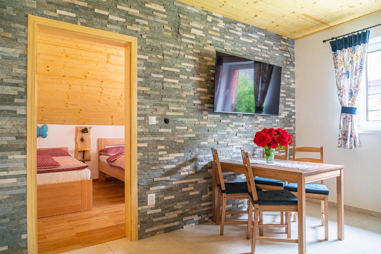 Apartmany Pod Rozsutcom - Zatkov Dvor - Prijazd Do Ubytovania Autom S Pohonom 4X4 Terchová Exteriör bild