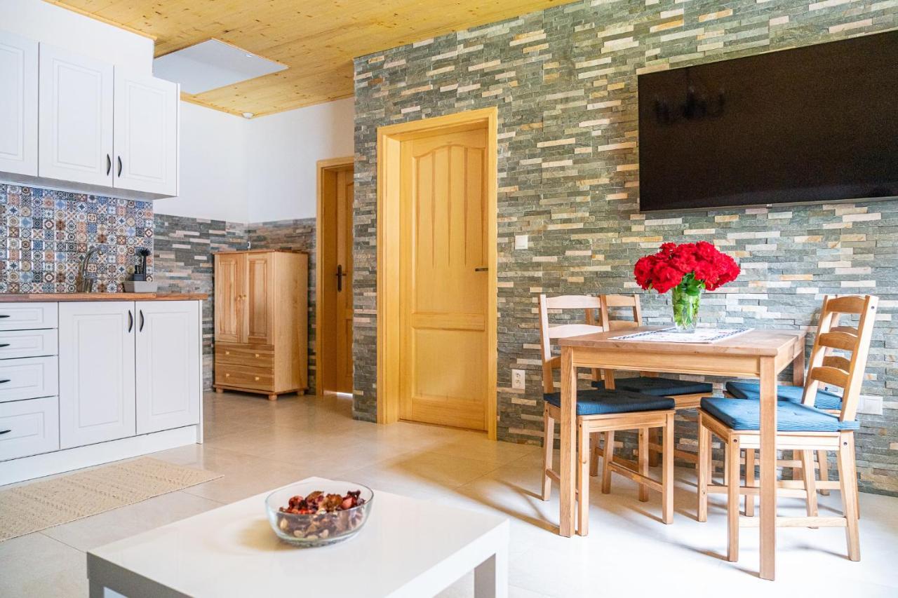 Apartmany Pod Rozsutcom - Zatkov Dvor - Prijazd Do Ubytovania Autom S Pohonom 4X4 Terchová Exteriör bild