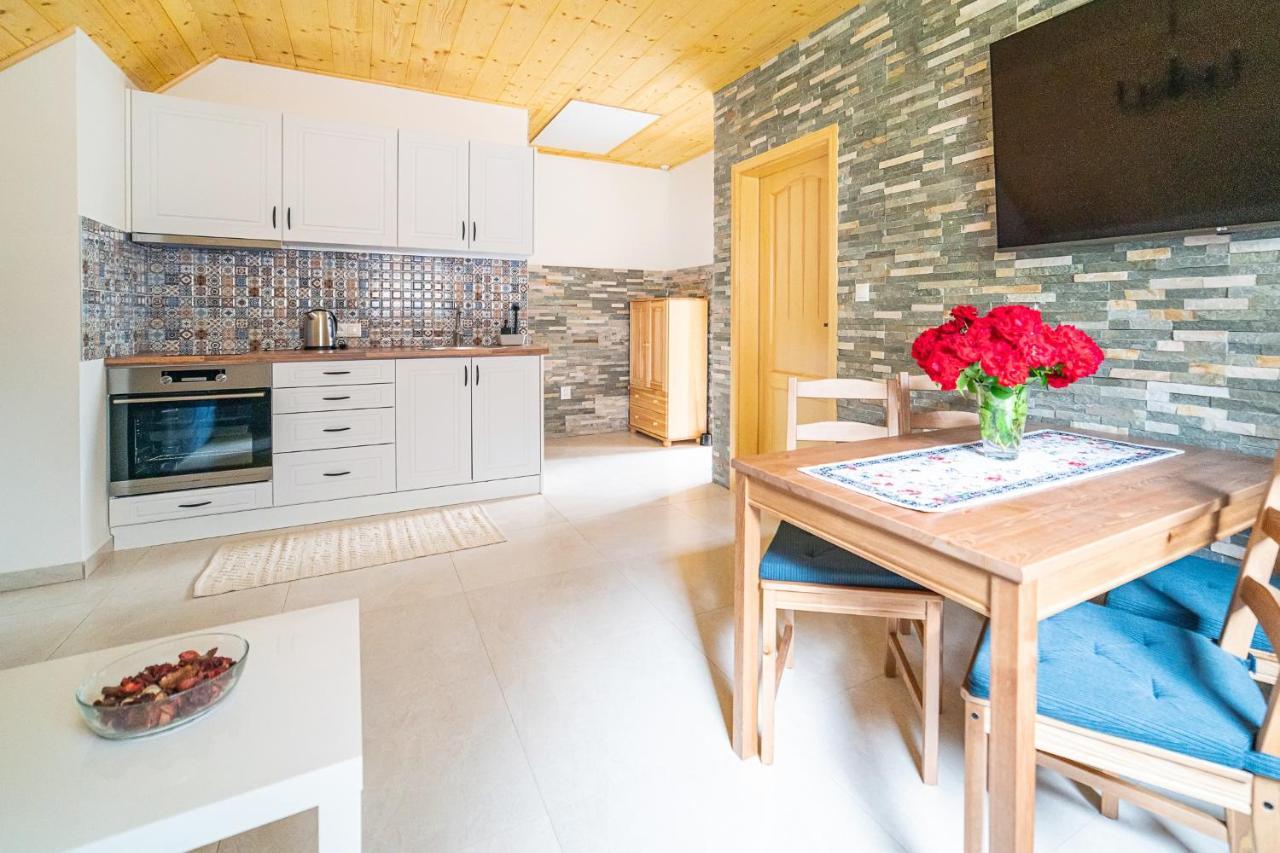 Apartmany Pod Rozsutcom - Zatkov Dvor - Prijazd Do Ubytovania Autom S Pohonom 4X4 Terchová Exteriör bild