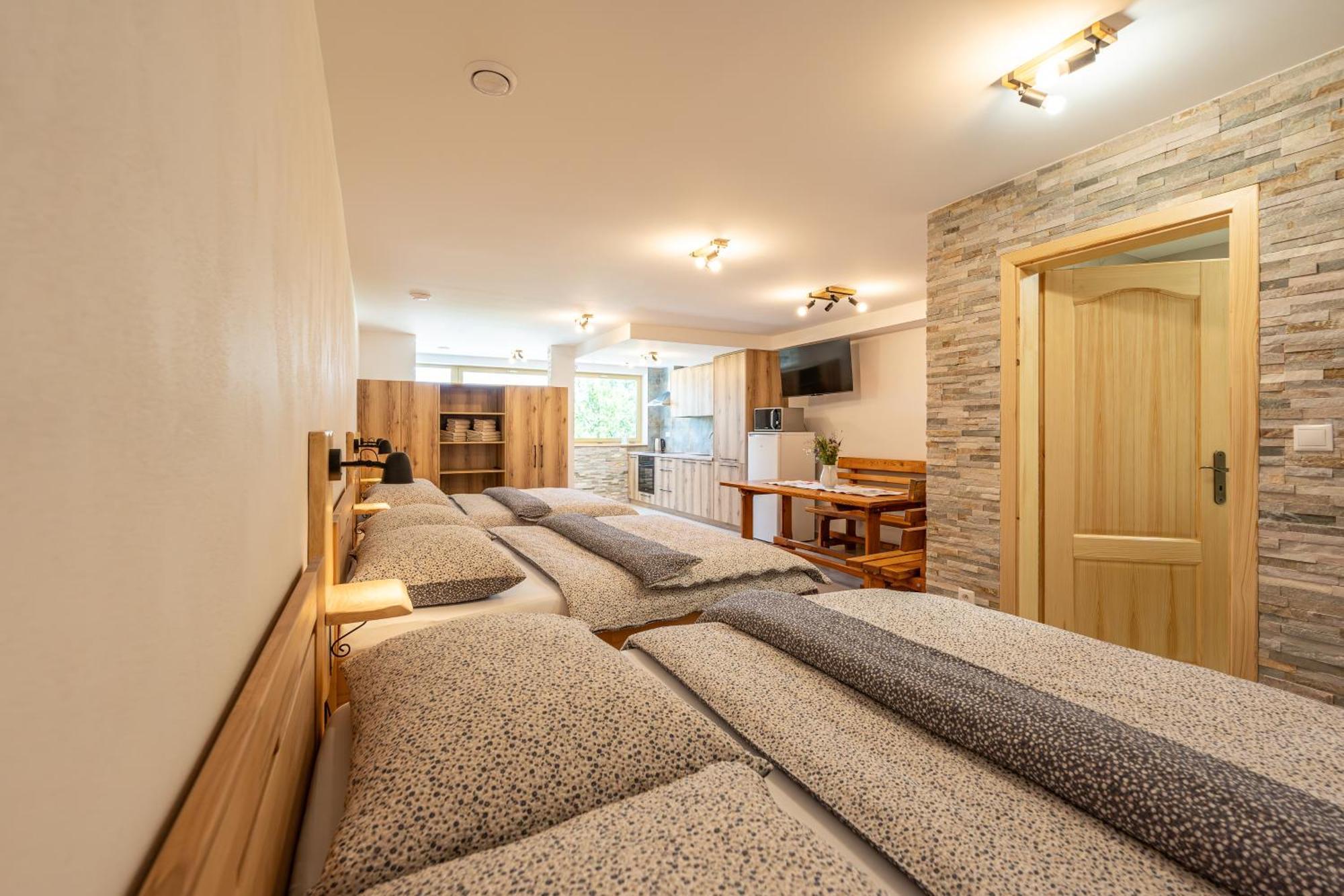Apartmany Pod Rozsutcom - Zatkov Dvor - Prijazd Do Ubytovania Autom S Pohonom 4X4 Terchová Exteriör bild